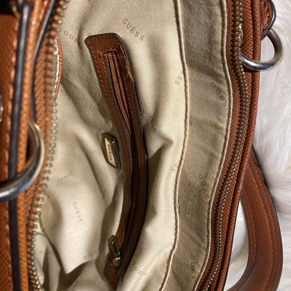 Guess Tote Bag with Matching Wallet Set - Picture 4 of 7